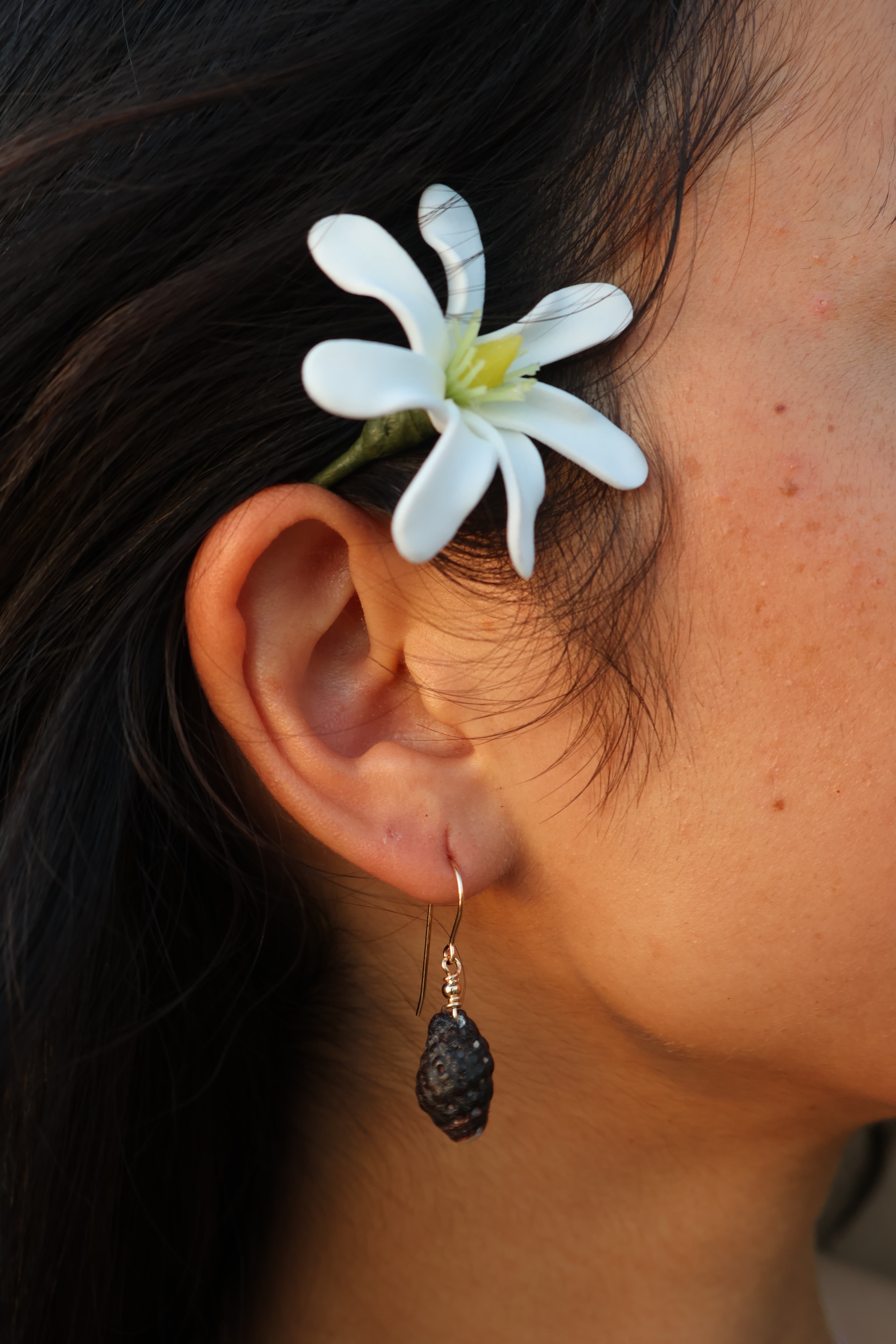 Black Hawaiian Drupe Earrings